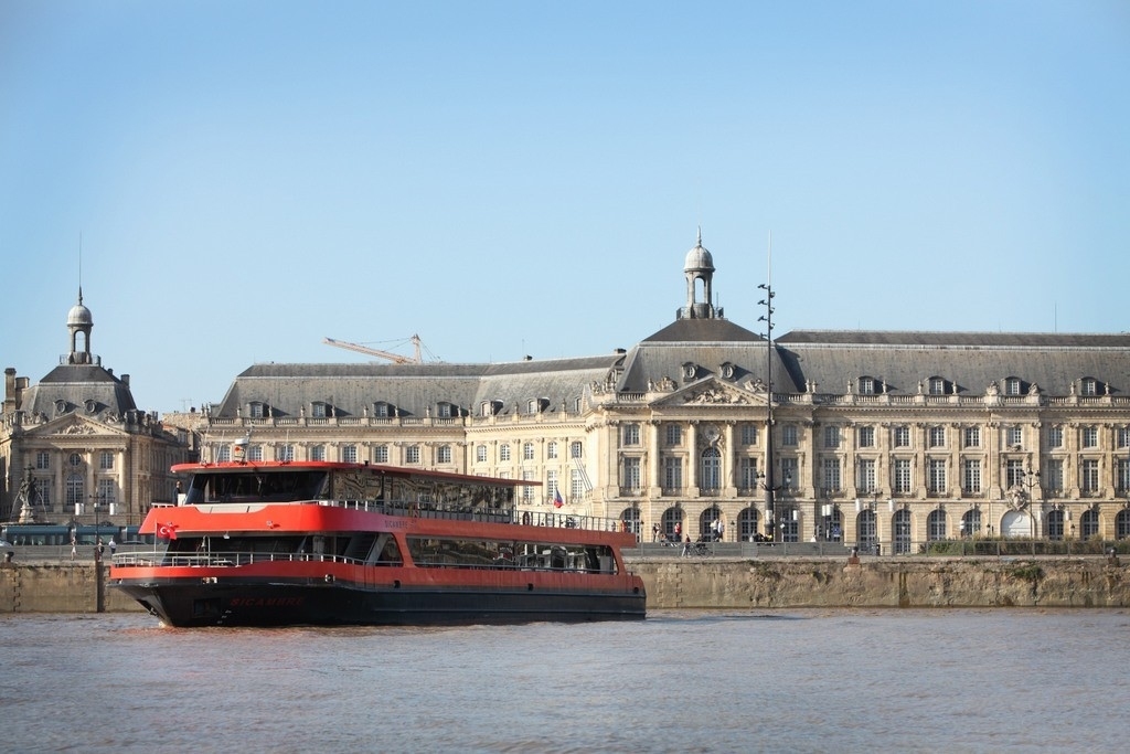 Offrez la Garonne avec un déjeuner-croisière en plein centre de Bordeaux